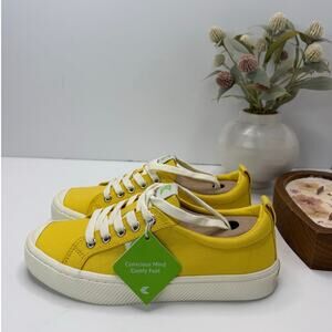 Cariuma OCA Low Casual Canvas Sneaker Yellow Women's 7.5 NWOB